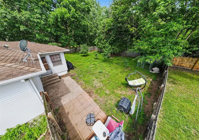 3rd image of 721 Parkway Dr, Grand Rapids, MI 49525 | MLS# 70543777