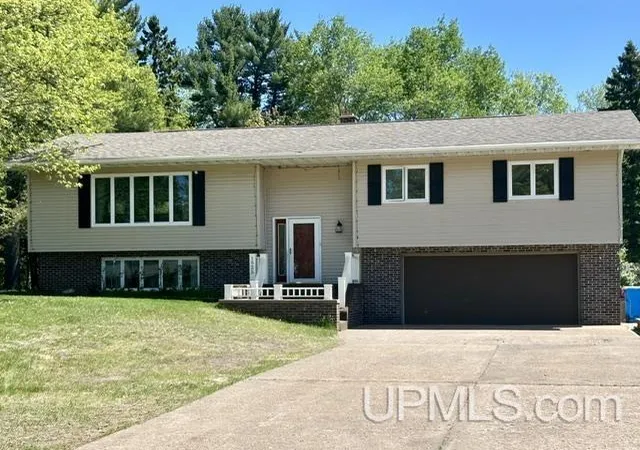 Homes for sale in Ishpeming, MI | 1525 Glenwood Lane St, Ishpeming, MI 49849 | MLS# 50209821
