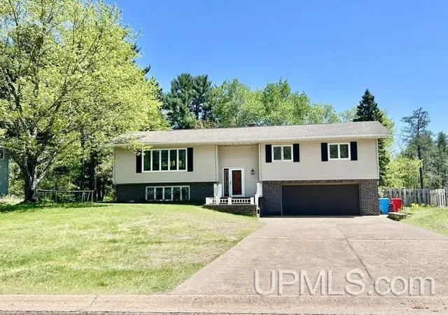 Homes for sale in Ishpeming, MI | 1525 Glenwood Lane St, Ishpeming, MI 49849 | MLS# 50209821