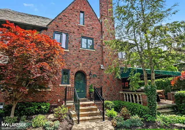 Homes for sale in Grosse Pointe, MI | 286 Rivard Blvd, Grosse Pointe, MI 48230 | MLS# 50209176