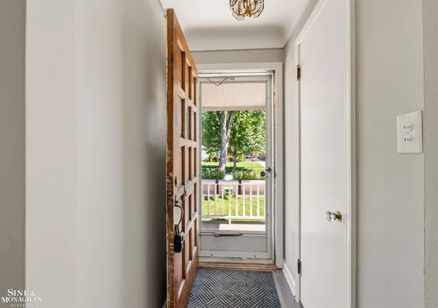 Homes for sale in Grosse Pointe Woods, MI | 1229 Brys Dr, Grosse Pointe Woods, MI 48236 | MLS# 50211146