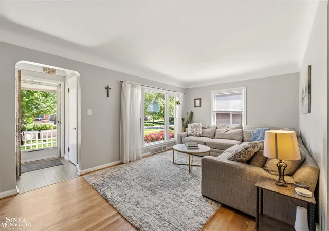 4th image of 1229 Brys Dr, Grosse Pointe Woods, MI 48236 | MLS# 50211146