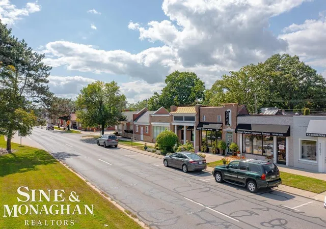 Homes for sale in Grosse Pointe Woods, MI | 1229 Brys Dr, Grosse Pointe Woods, MI 48236 | MLS# 50211146