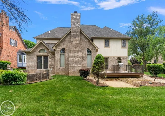 Photo 3 of Single Family Residence at 56688 Portsmouth Ct, Shelby Township, MI 48316 | MLS# 50209364 | | Sold on 2026-08-07