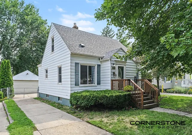 Photo 2 of Sale Pending at 926 California St, Grand Rapids, MI 49504 | MLS# 70552151 | Listing updated on 2026-08-18