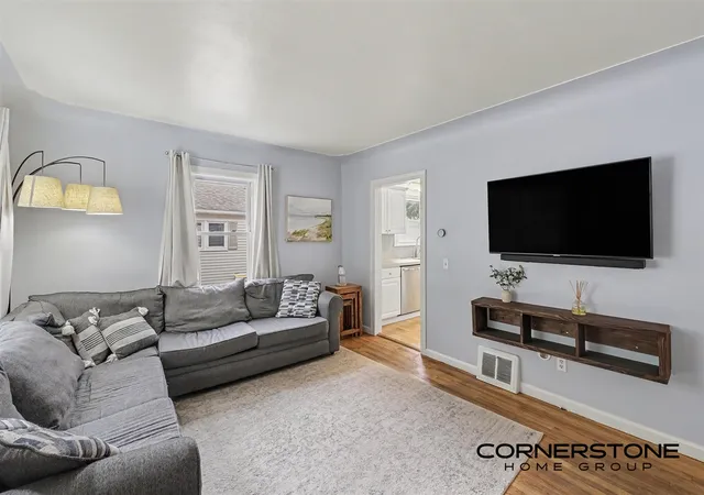 Photo 3 of Sale Pending at 926 California St, Grand Rapids, MI 49504 | MLS# 70552151 | Listing updated on 2026-08-18