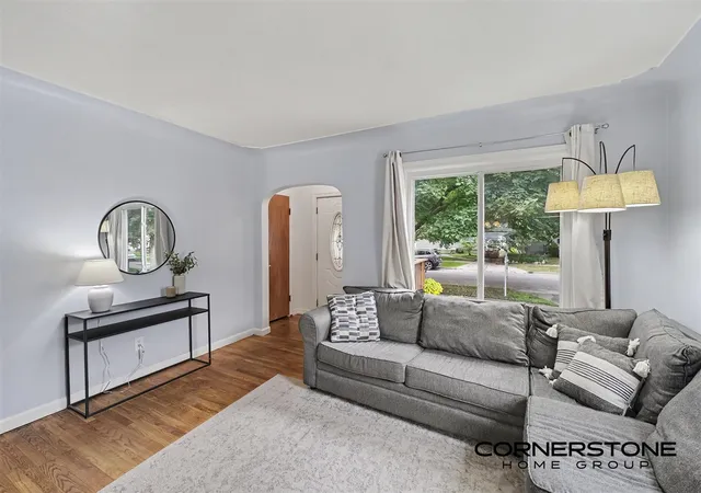 Photo 4 of Sale Pending at 926 California St, Grand Rapids, MI 49504 | MLS# 70552151 | Listing updated on 2026-08-18
