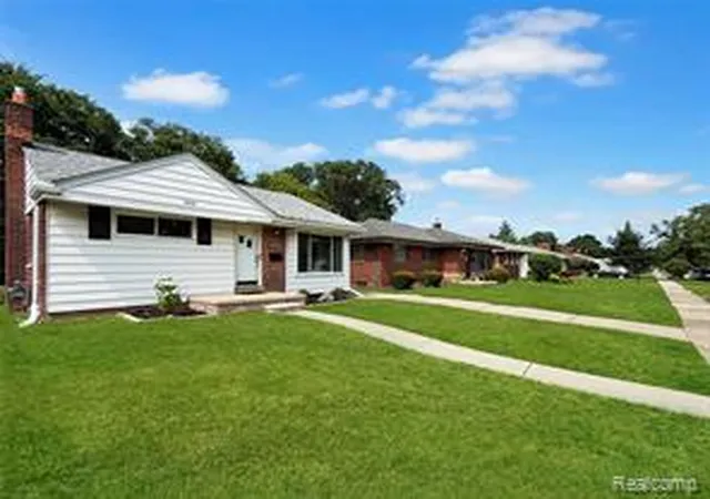 Homes for sale in Eastpointe, MI | 16791 Veronica Ave, Eastpointe, MI 48021 | MLS# 61008904