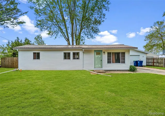 Homes for sale in Bridgeport, MI | 5698 Mcgrandy Rd, Bridgeport, MI 48722 | MLS# 61008464