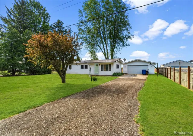 Homes for sale in Bridgeport, MI | 5698 Mcgrandy Rd, Bridgeport, MI 48722 | MLS# 61008464
