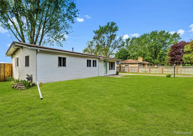 Homes for sale in Bridgeport, MI | 5698 Mcgrandy Rd, Bridgeport, MI 48722 | MLS# 61008464