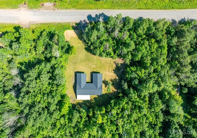 Photo 3 of Single family home for sale at 21522 Skanee Rd, Skanee, MI 49962 | MLS# 50200756 | Listing updated on 2026-09-05