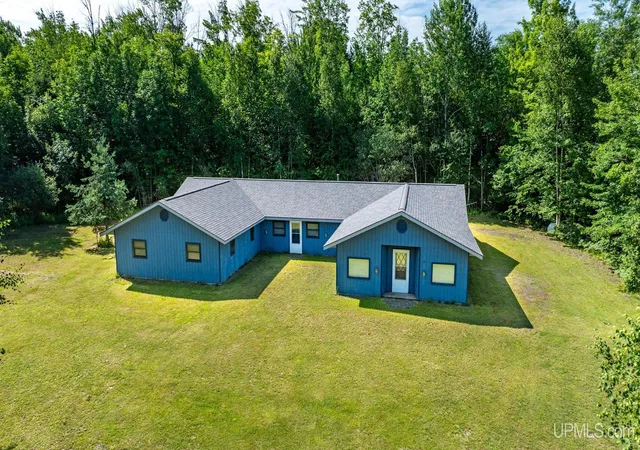 Photo 4 of Single family home for sale at 21522 Skanee Rd, Skanee, MI 49962 | MLS# 50200756 | Listing updated on 2026-09-05