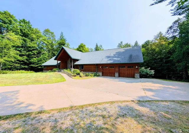 2nd image of 1831 S Mcclellan Ave, Marquette, MI 49855 | MLS# 50218742