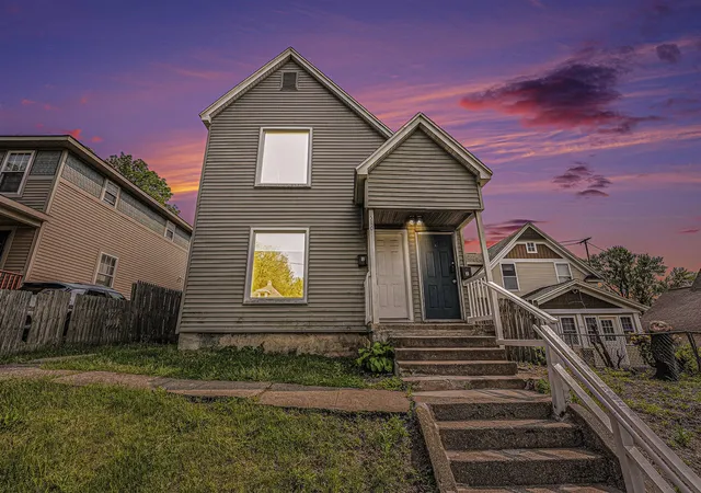 Homes for sale in Grand Rapids, MI | 510 Woodlawn St, Grand Rapids, MI 49507 | MLS# 70526471