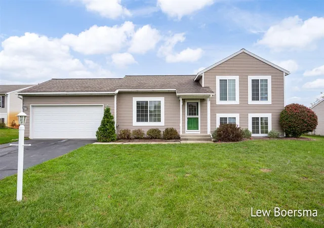Photo 3 of Sale Pending at 14692 Ivorystone Dr, Cedar Springs, MI 49319 | MLS# 70500158 | Listing updated on 2025-10-23