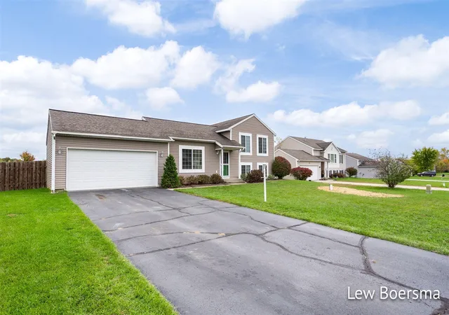 Photo 3 of Sale Pending at 14692 Ivorystone Dr, Cedar Springs, MI 49319 | MLS# 70500158 | Listing updated on 2025-10-23