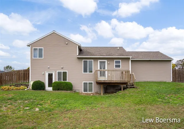 Photo 4 of Sale Pending at 14692 Ivorystone Dr, Cedar Springs, MI 49319 | MLS# 70500158 | Listing updated on 2025-10-23
