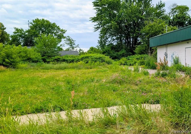 1st image of 2620 Davison Rd, Flint, MI 48506 | MLS# 61005897
