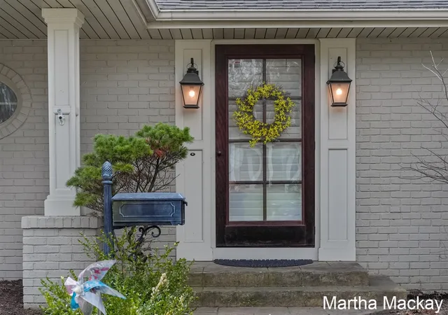 Photo 2 of Sale Pending at 2020 Argentina Dr, Grand Rapids, MI 49506 | MLS# 70521643 | Listing updated on 2026-03-30