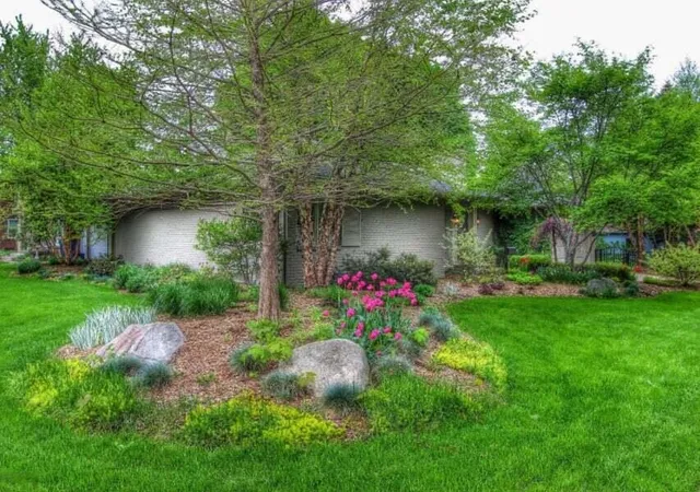 Photo 3 of Sale Pending at 2020 Argentina Dr, Grand Rapids, MI 49506 | MLS# 70521643 | Listing updated on 2026-03-30