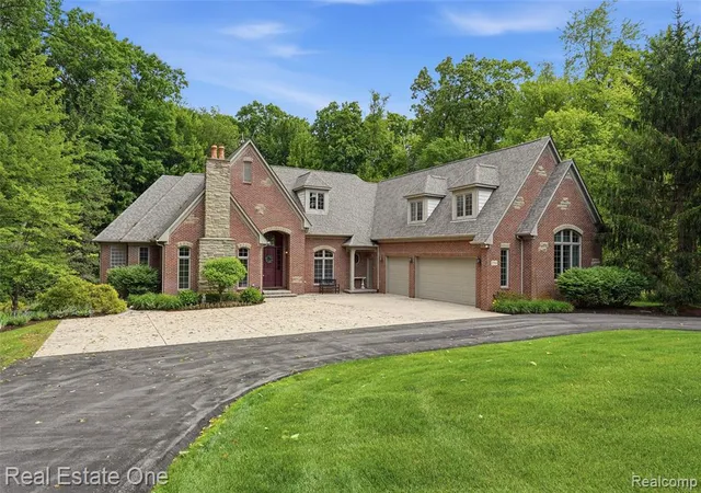 Homes for sale in Milford, MI | 2764 Tall Timbers Dr, Milford, MI 48380 | MLS# 61001848