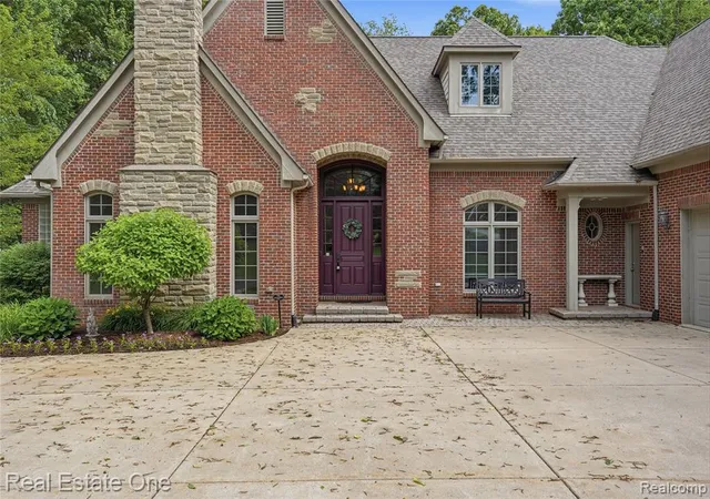 Homes for sale in Milford, MI | 2764 Tall Timbers Dr, Milford, MI 48380 | MLS# 61001848