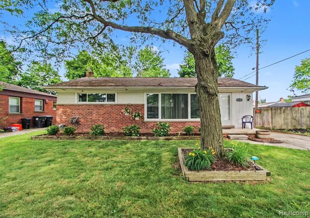 Homes for sale in Livonia, MI | 9135 Frederick St, Livonia, MI 48150 | MLS# 61003467