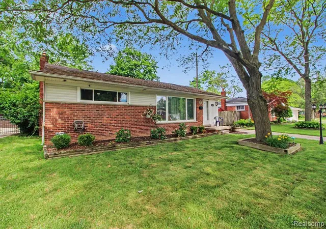 Homes for sale in Livonia, MI | 9135 Frederick St, Livonia, MI 48150 | MLS# 61003467