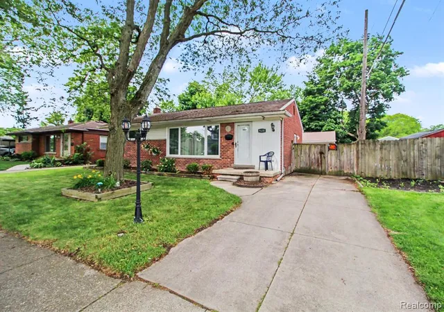 Homes for sale in Livonia, MI | 9135 Frederick St, Livonia, MI 48150 | MLS# 61003467