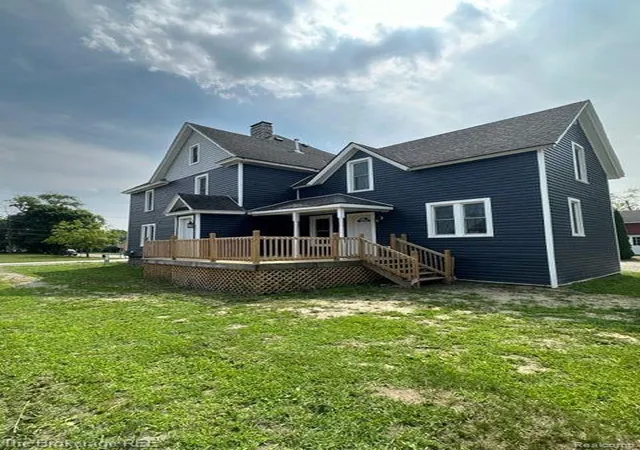 2nd image of 11 1st St, Oxford, MI 48371 | MLS# 60990633