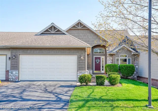 Homes for sale in Brighton, MI | 2243 Willow Tree Dr, Brighton, MI 48116 | MLS# 61010656