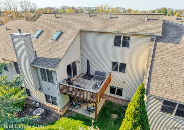 Homes for sale in Brighton, MI | 2243 Willow Tree Dr, Brighton, MI 48116 | MLS# 61010656