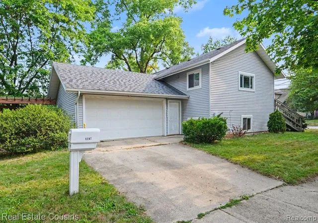Photo 3 of Sale Pending at 300 Kent St, Durand, MI 48429 | MLS# 61020851 | Listing updated on 2026-08-17