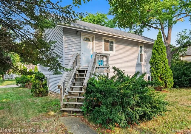 Photo 4 of Sale Pending at 300 Kent St, Durand, MI 48429 | MLS# 61020851 | Listing updated on 2026-08-17