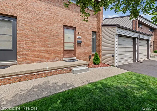 1st image of 1925 Nicholas Ct, Warren, MI 48092 | MLS# 61007506