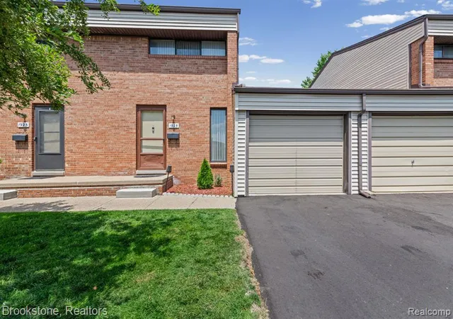 2nd image of 1925 Nicholas Ct, Warren, MI 48092 | MLS# 61007506