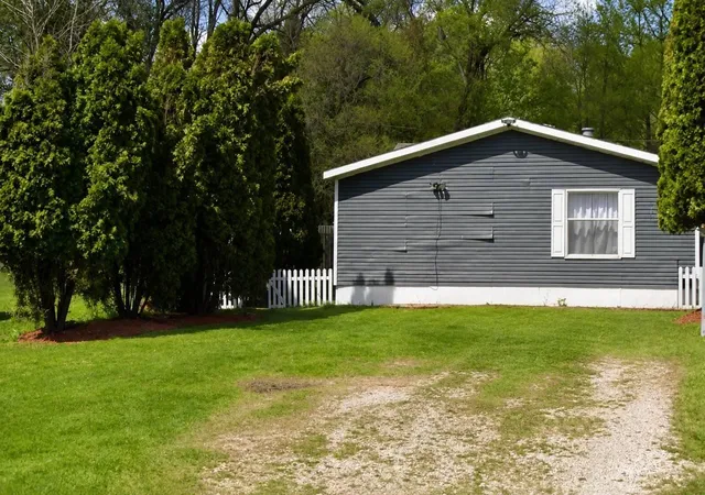 Photo 2 of Sale Pending at 421 Fulton St, Buchanan, MI 49107 | MLS# 70552898 | Listing updated on 2026-08-25