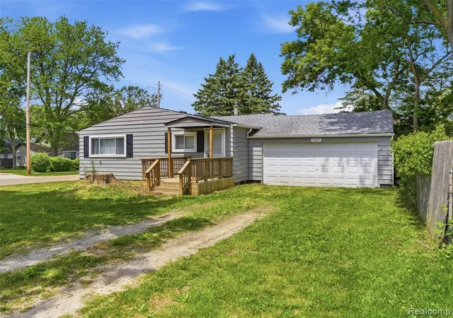 1st image of 1437 E Parkwood Ave, Burton, MI 48529 1631 | MLS# 60996278