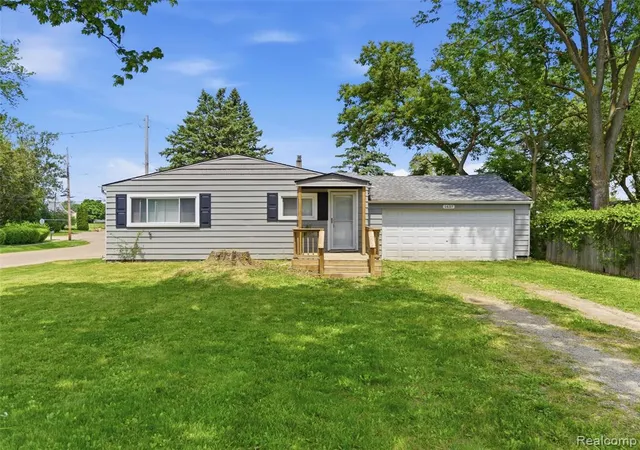 2nd image of 1437 E Parkwood Ave, Burton, MI 48529 1631 | MLS# 60996278