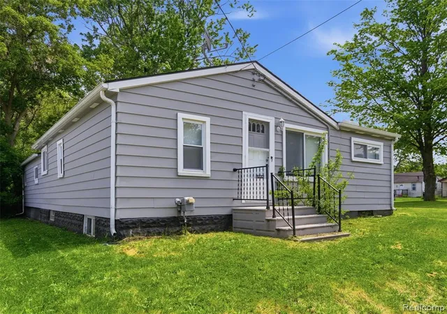 5th image of 1437 E Parkwood Ave, Burton, MI 48529 1631 | MLS# 60996278