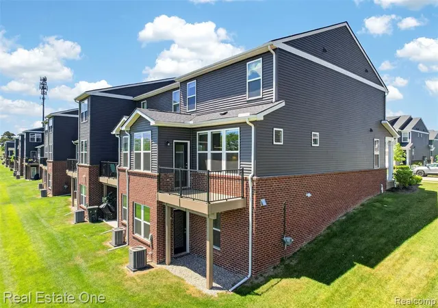 Photo 3 of Condo for sale at 4799 Broomfield Wy, Lake Orion, MI 48359 1956 | MLS# 61024272 | Listing updated on 2026-09-12