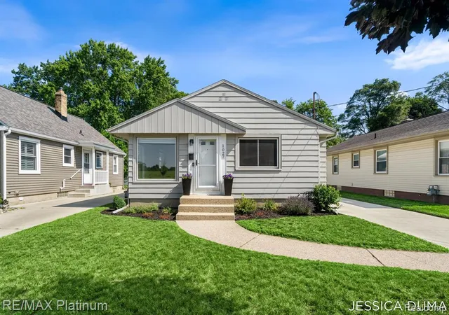 Homes for sale in Grand Rapids, MI | 1027 Evelyn St, Grand Rapids, MI 49505 | MLS# 61009504
