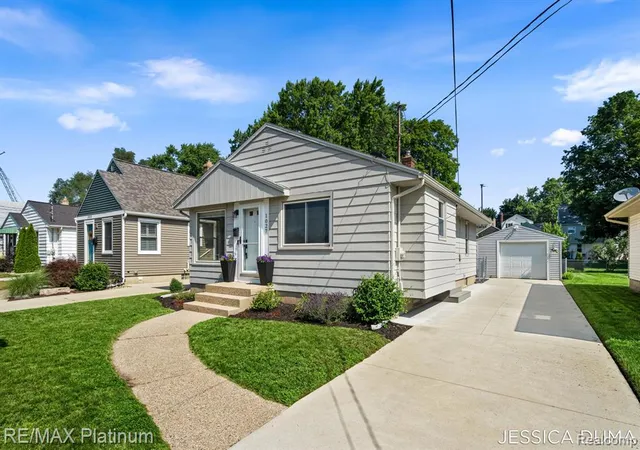 Homes for sale in Grand Rapids, MI | 1027 Evelyn St, Grand Rapids, MI 49505 | MLS# 61009504