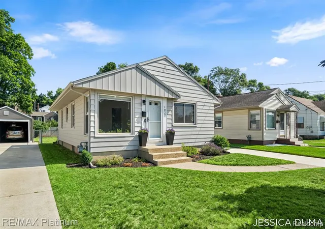 Homes for sale in Grand Rapids, MI | 1027 Evelyn St, Grand Rapids, MI 49505 | MLS# 61009504