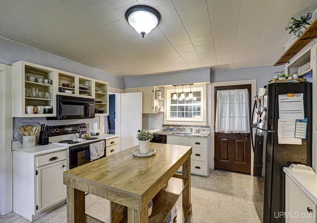 4th image of 300 N Beebe Ave, Peshtigo C Wi, WI 54157 | MLS# 50212841