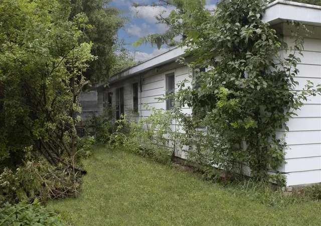 Photo 4 of Sale Pending at 925 Plymouth Ave, Grand Rapids, MI 49505 | MLS# 70552958 | Listing updated on 2026-08-22