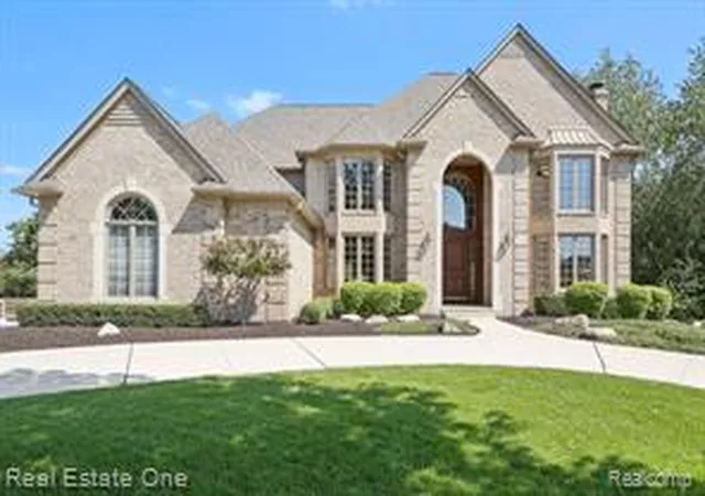 Homes for sale in Rochester, MI | 1642 Stony Creek Dr, Rochester, MI 48307 | MLS# 61008653