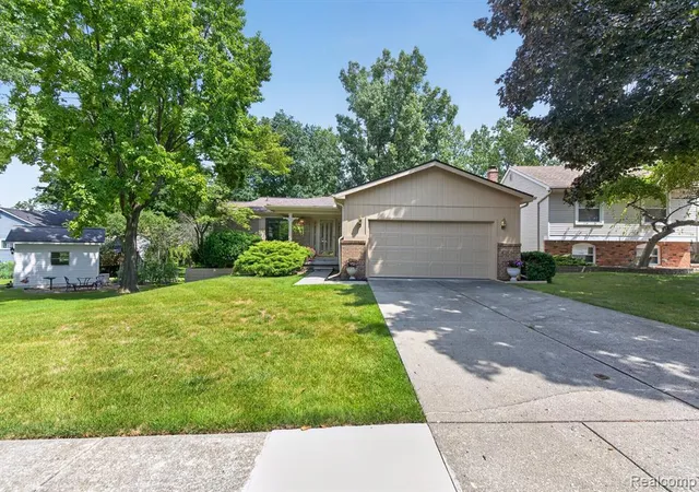 1st image of 945 Devonshire Ct, Brighton, MI 48116 | MLS# 61018533