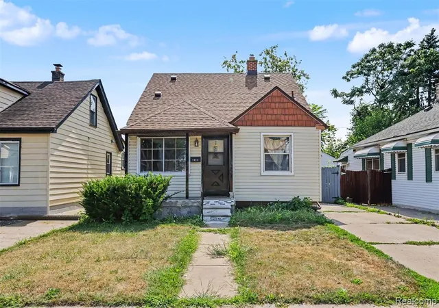 Photo 2 of Single family home for sale at 1423 Cicotte Ave, Lincoln Park, MI 48146 1600 | MLS# 61023859 | Listing updated on 2026-09-08